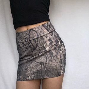 Mini snake skirt